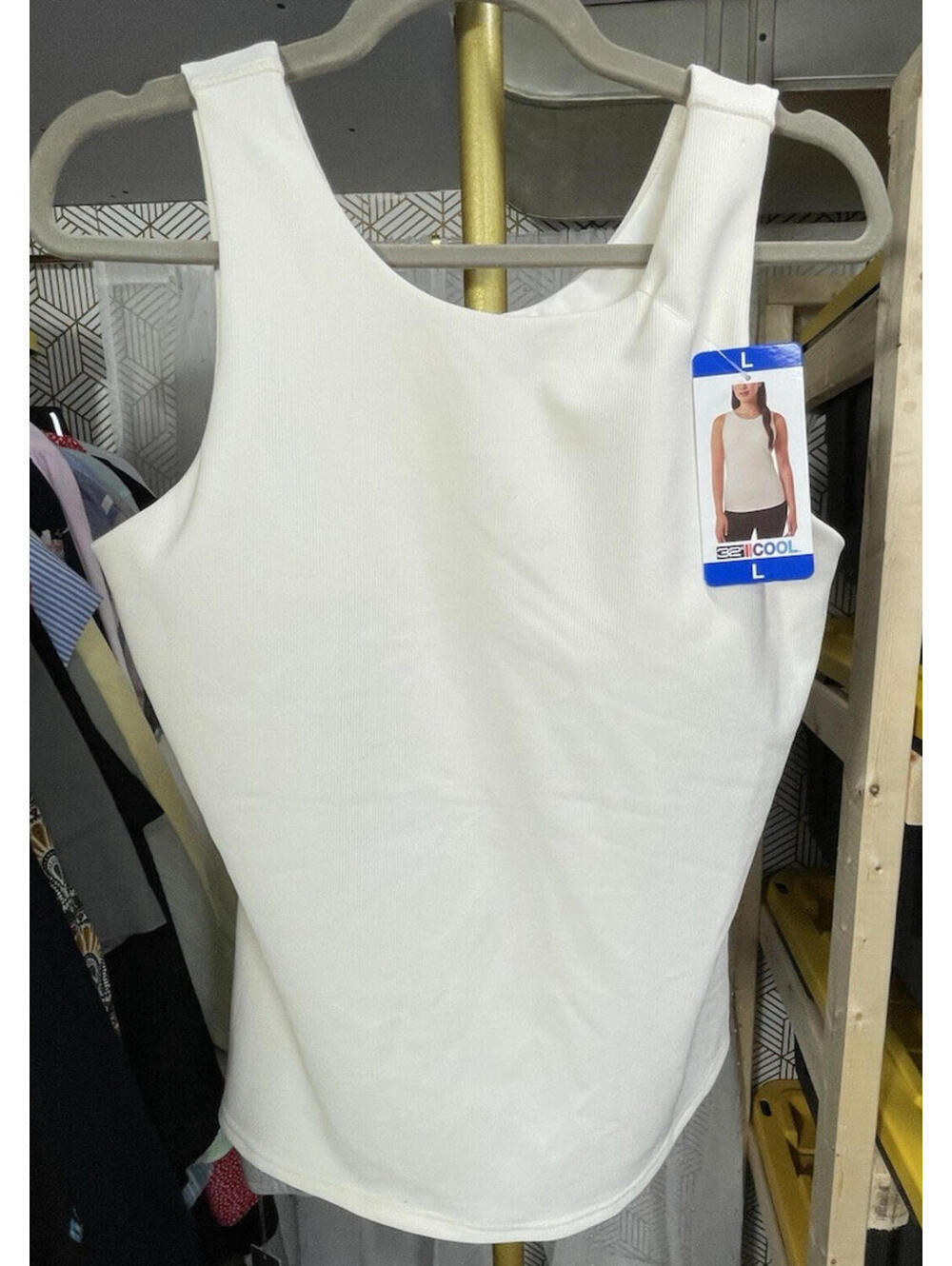 NWT 32 Degrees Cool Tank Top Women's Size L Ivory Ribbed Built in Bra